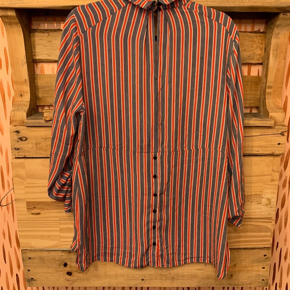 Button down - Picture 2 of 2